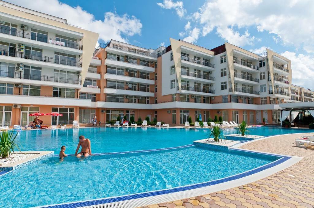 Grand Kameliq Apartamento Sunny Beach Exterior foto